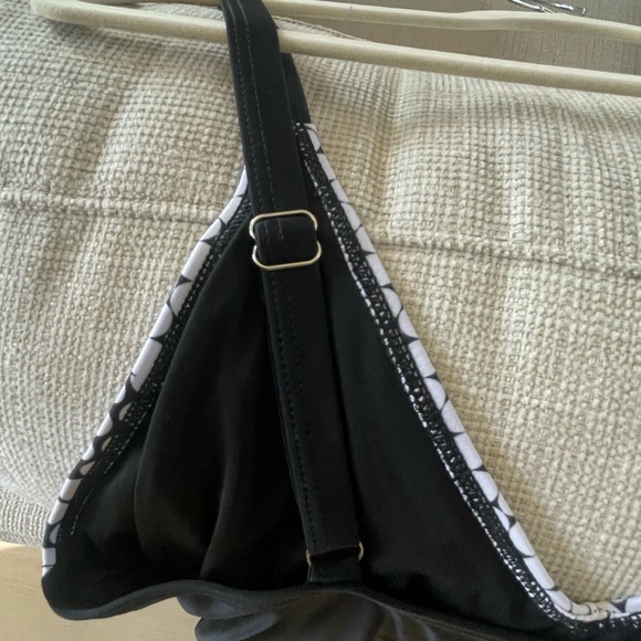 Black and White Polka Dot Swimsuit comes with 2 pieces - Picture 7 of 10